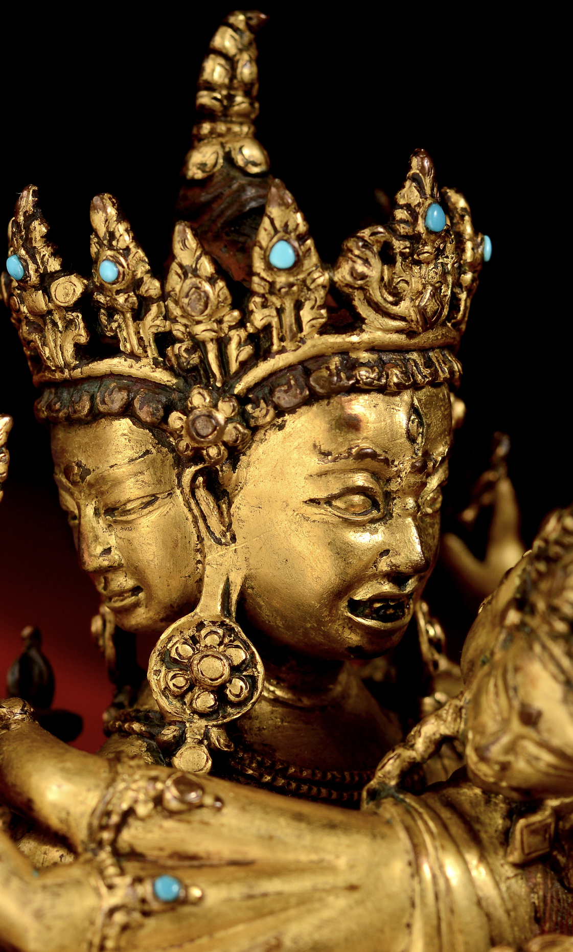 名称:明代15-16世纪·西藏鎏金嵌宝石密集金刚