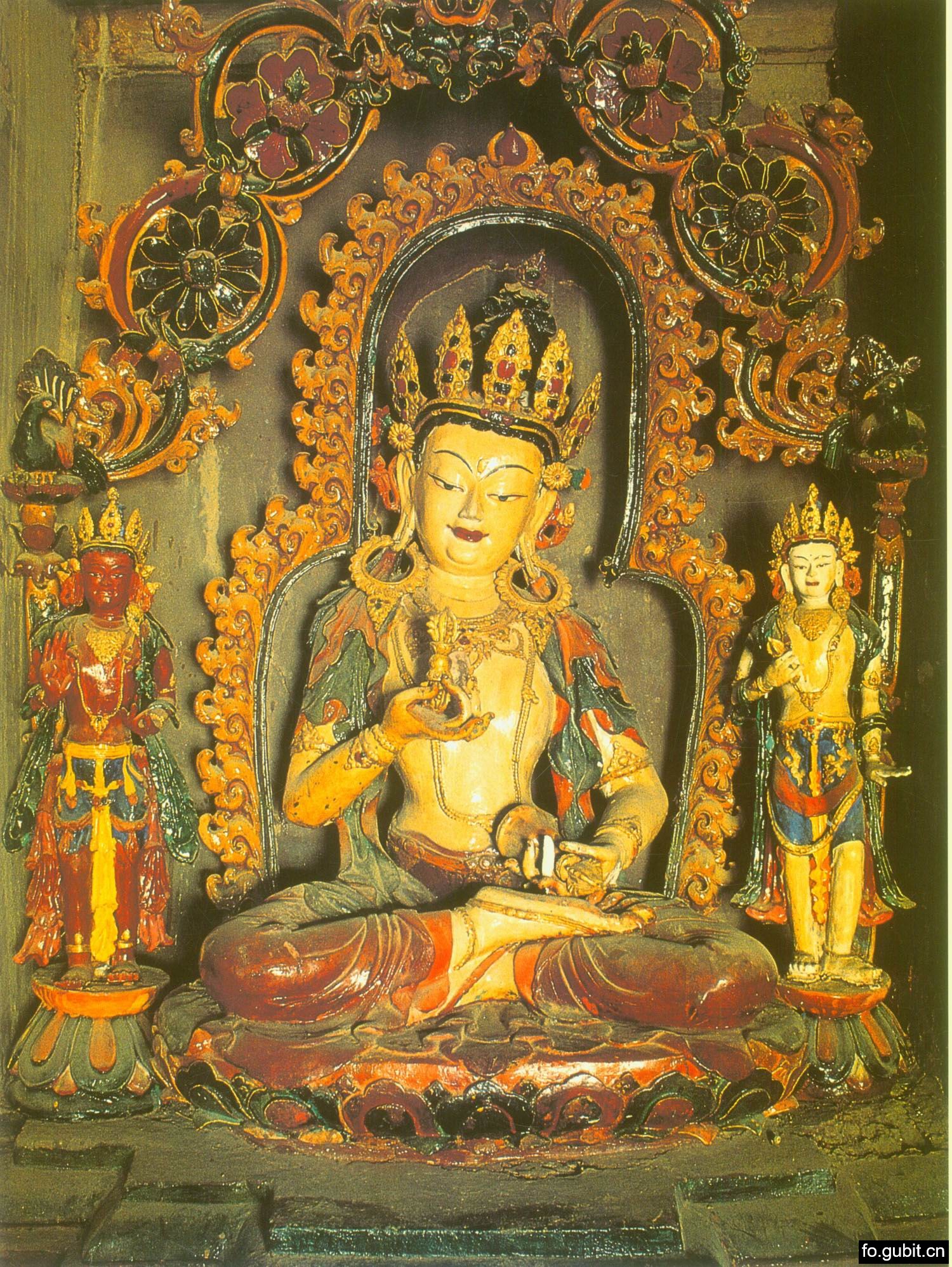 金刚萨埵与左胁侍白色身相的金刚语菩萨,右胁侍红色身相的金刚法菩萨